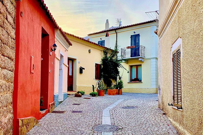 Olbia : Private Romantic Tuk-Tuk Tour - Piazza Crispi and the Gulf of Olbia