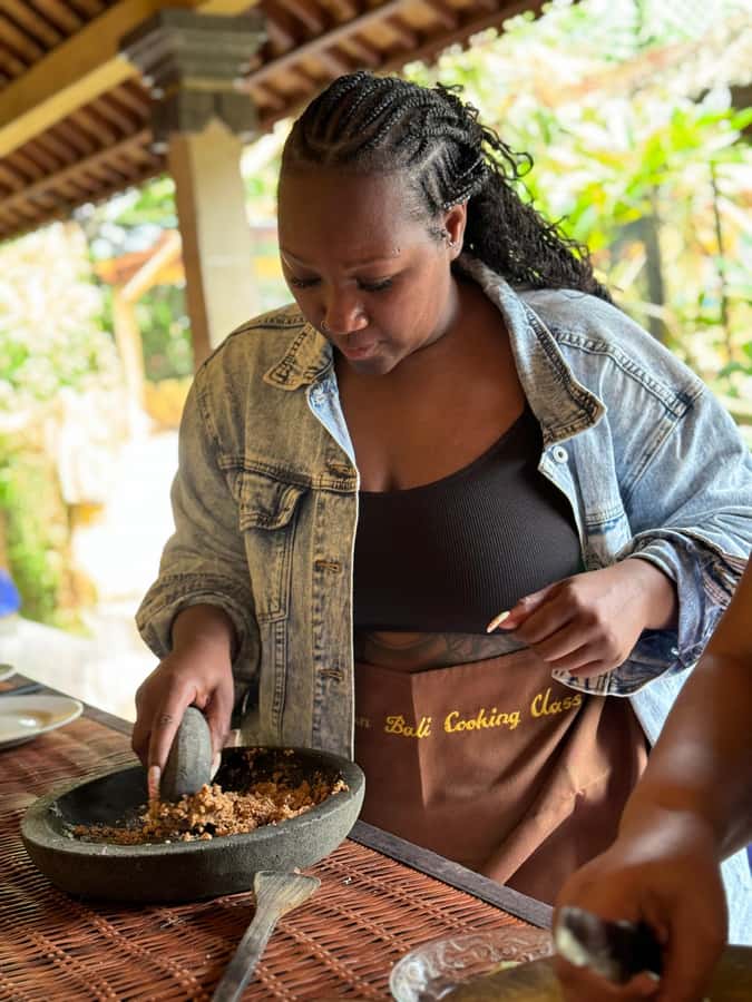 packages cooking class and romantic dinner in a local home - A traditional home with a family temple