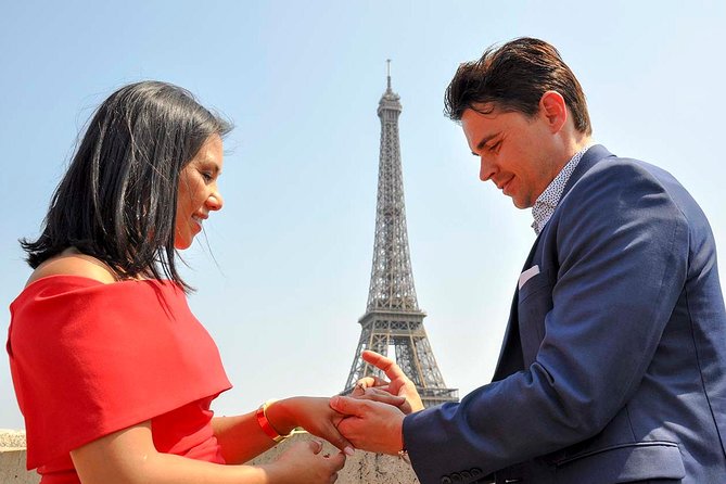 Paris Engagement Proposal Private Walking Tour with Professional Photographer - Choosing the right proposal setting