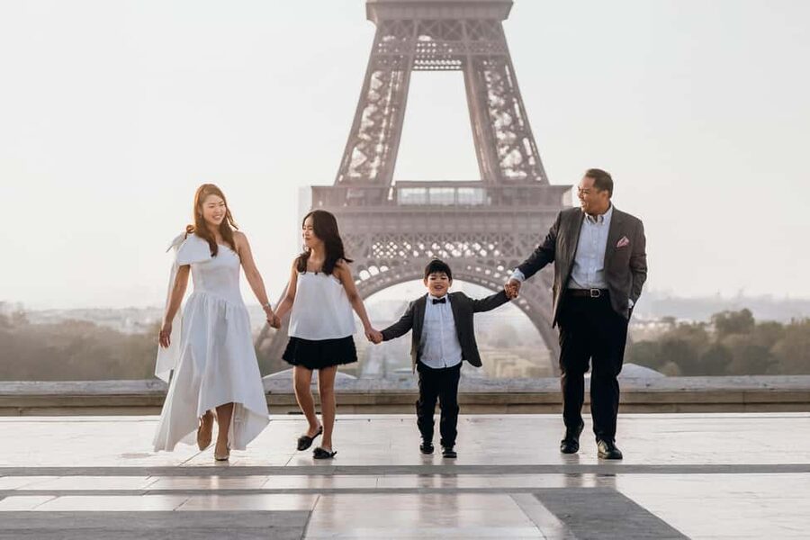 Paris: Private Eiffel Tower Photoshoot for Couples & Family - Place du Trocadéro: the classic opening scene