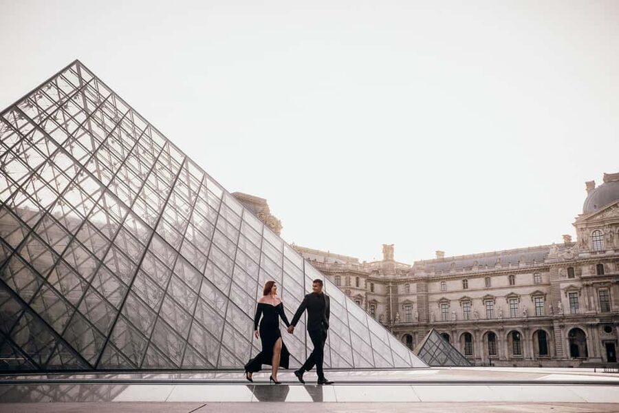 Paris: Private Eiffel Tower Photoshoot for Couples & Family - Avenue de Camoens: a quieter Paris backdrop