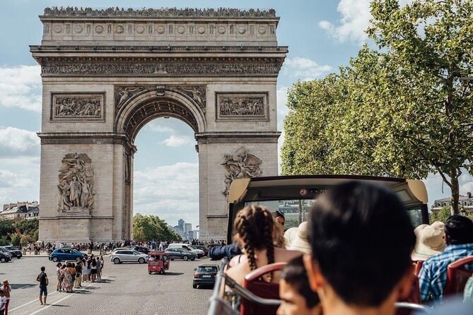 Paris Private Romantic Horse & Carriage Ride - Champagne, blankets, and the practical comforts