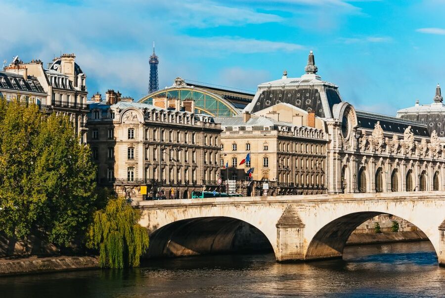 Paris: Romantic Cruise with 3-course Dinner on Seine River - Key points to know before boarding