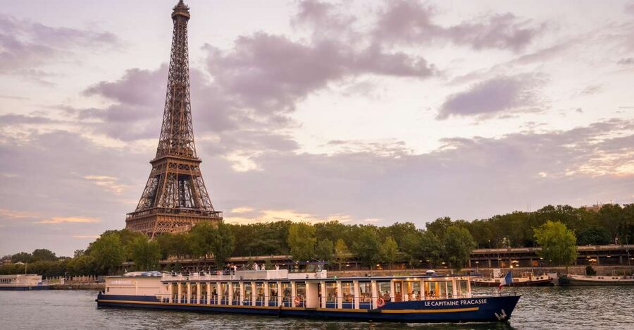 Paris: Romantic Cruise with 3-course Dinner on Seine River - Pont des Arts, Notre Dame, and the Louvre