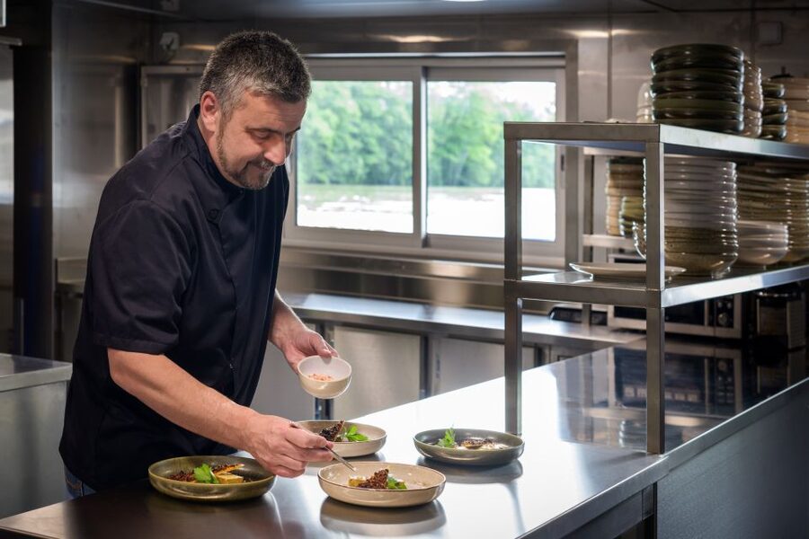 Paris: Romantic Cruise with 3-course Dinner on Seine River - Bercy marks the turning point