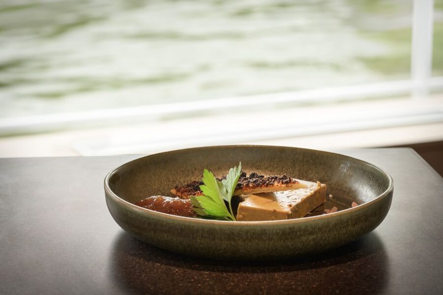 Paris: Romantic Cruise with 3-course Dinner on Seine River - Service, music, and the feel on board