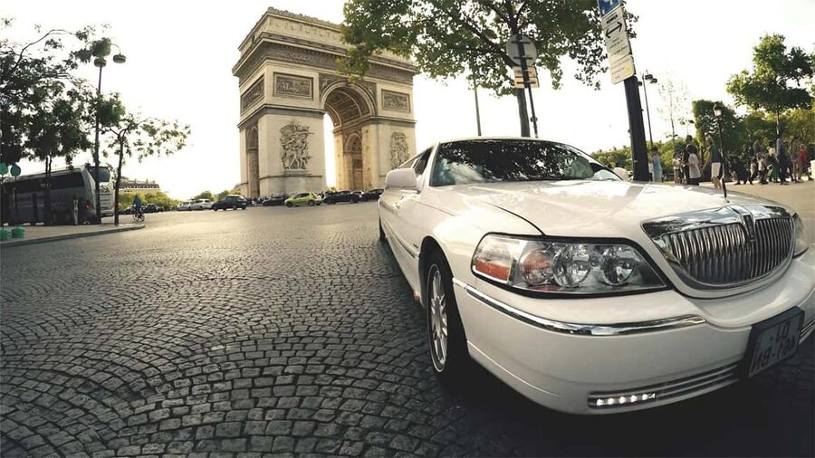 Paris: Romantic Limousine Tour - What the one-hour Paris limousine ride is really for