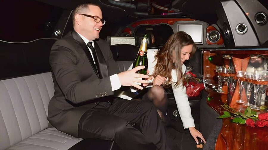 Paris: Romantic Limousine Tour - Is $577 good value for one hour?
