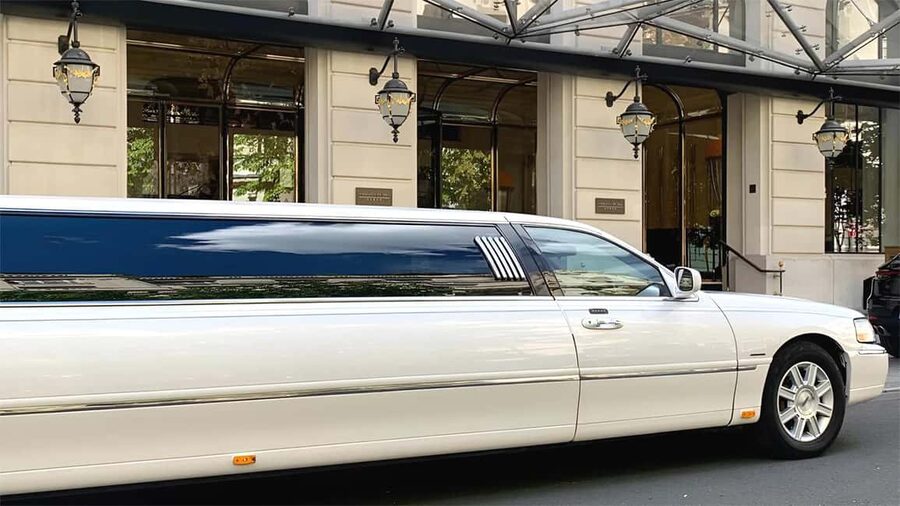 Paris: Romantic Limousine Tour - Pickup anywhere in Paris, then straight into the mood