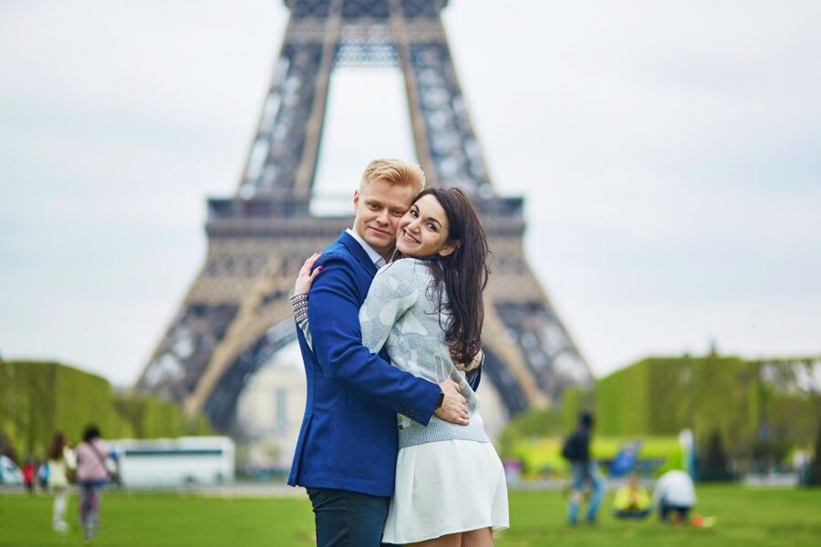 Paris: Romantic Photoshoot for Couples - Who should book this experience?