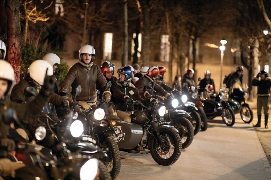 Paris: Romantic Sidecar Tour by Night with Champagne - Pickup, language, and comfort details