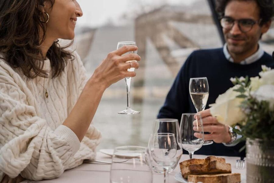 Paris : Valentine's Day Diner Cruise on the Seine river - Statue of Liberty and the return to port