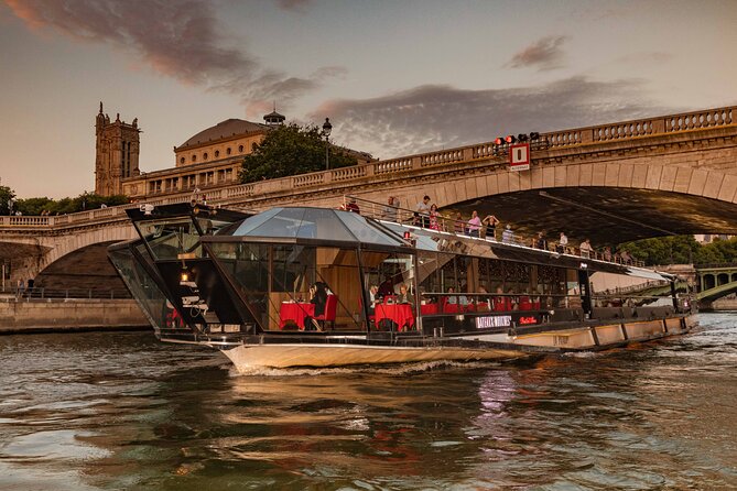 Paris Valentine's Day Dinner Cruise by Bateaux-Mouches - Why a Valentine’s dinner on the Seine works
