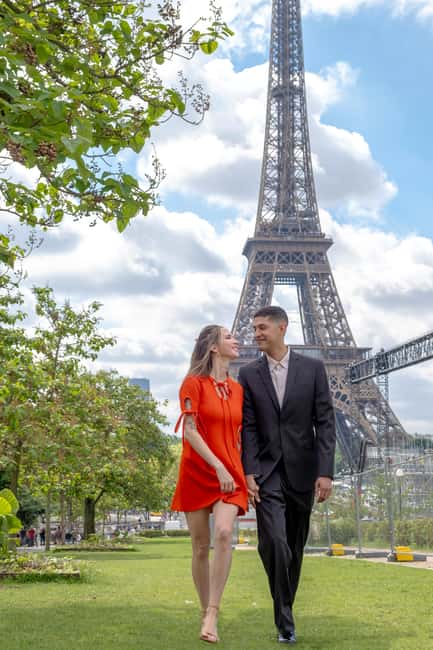 Photo session for couples with flowers around Eiffel tower - Who should book this photo session?