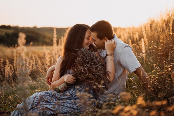 Photographer in Prague - Couple, engagement & portrait photoshoot - Meeting at Malostranská at 7:30 am