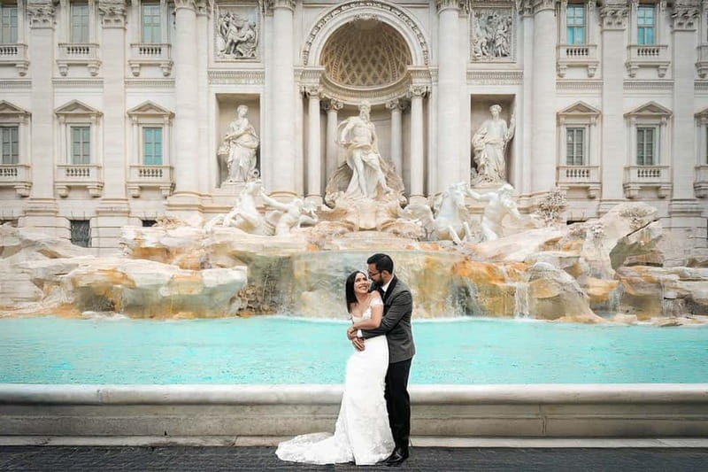 Photoshoot in Rome for couples - Spanish Steps: romantic, busy, and best with direction