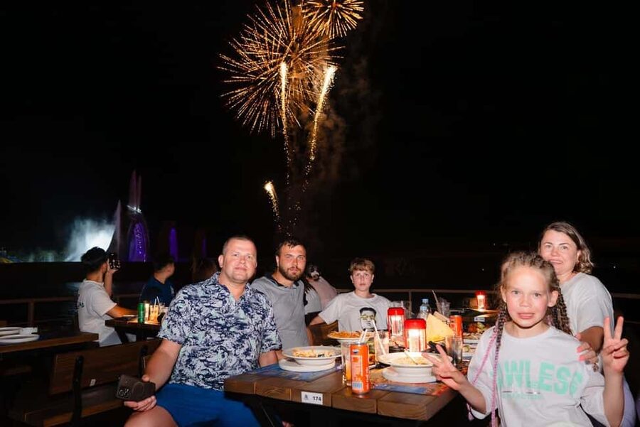 PhuQuoc Romantic Dinner with Symphony & Kiss of the Sea Show - Pickup, timing, and seating tips