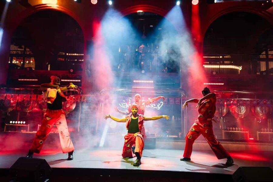 PhuQuoc Romantic Dinner with Symphony & Kiss of the Sea Show - Who will enjoy this experience most