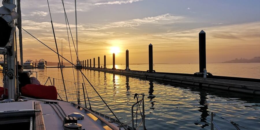 Porto: Romantic Sailboat Cruise - Arrábida Bridge and the practical limits of the boat