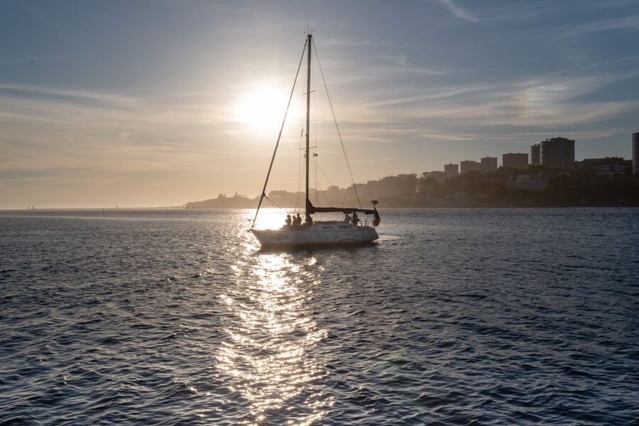 Porto: Romantic Sailboat Cruise - Jardins do Palácio de Cristal from the water