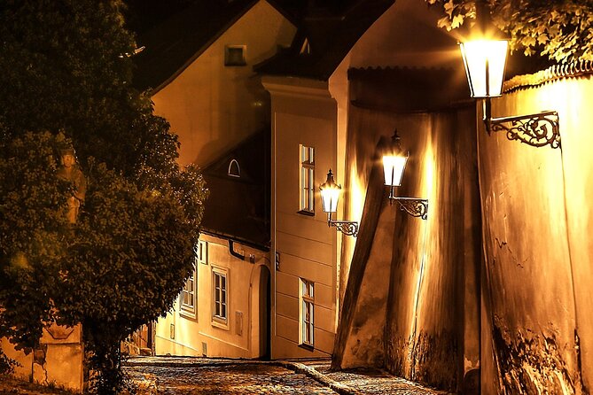 Prague Photoshoot for Couples, Betrothed, Family & Friends - What the five-hour Prague session is really like