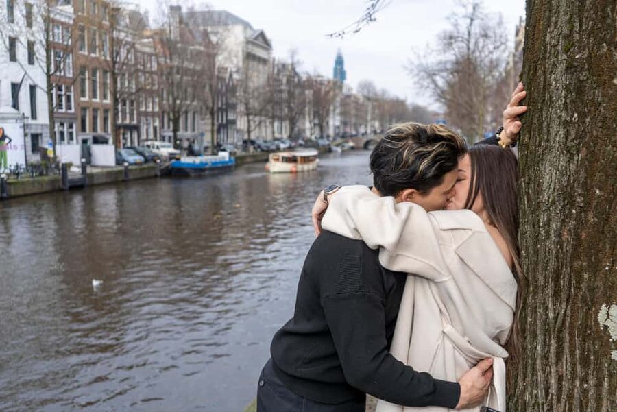 Premium Romantic Photoshoot Experience for Couples - What happens during the 45 to 90 minutes