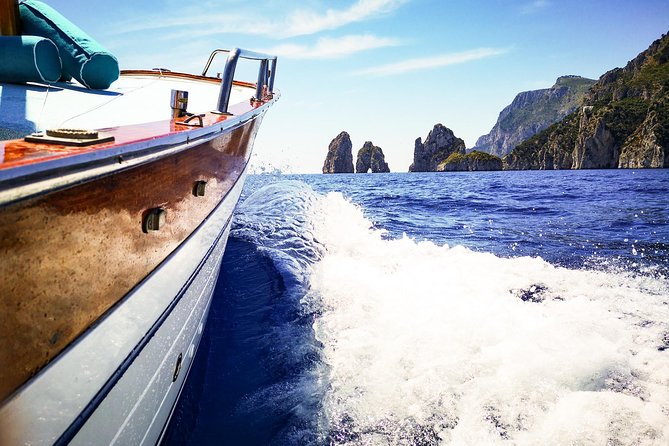 Private Island of Capri Boat Tour for Couples - Why a private boat is a smart way to see Capri