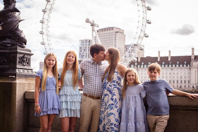 Private landmarks photoshoot for families and couples - Starting at Westminster Bridge and Big Ben