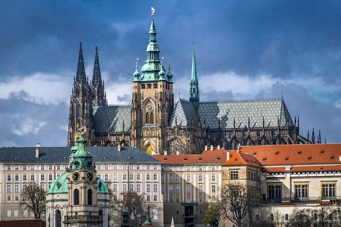 Private Prague Photoshoot for Individuals, Couples and Families - Key points at a glance