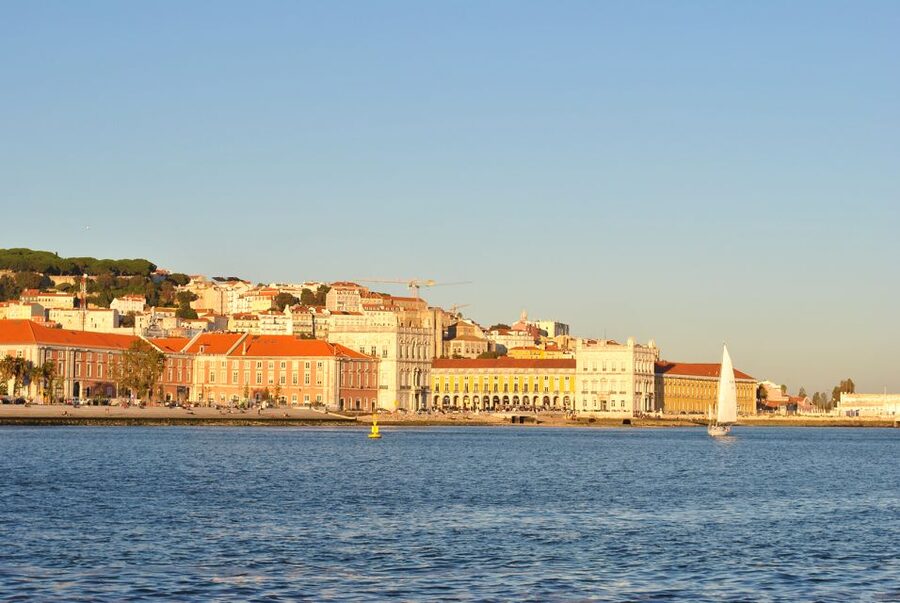 Private Romantic cruise with sparkling wine- 2-Hour- Lisbon - FAQ