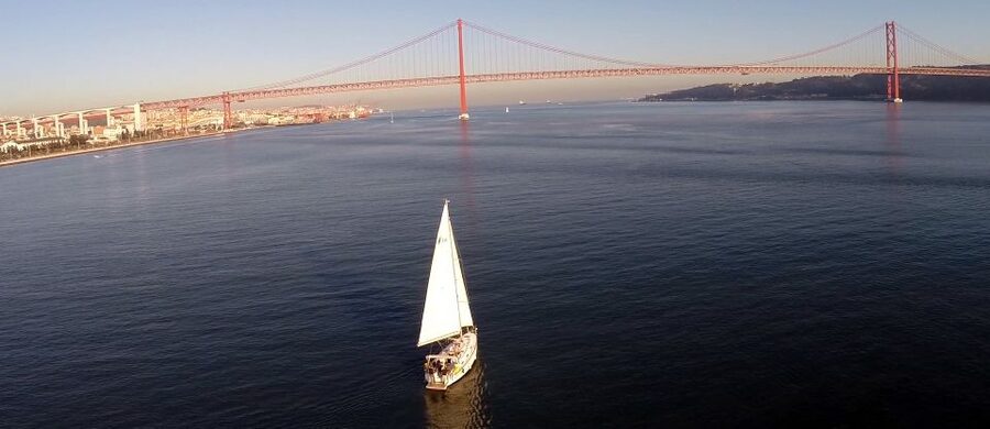 Private Romantic cruise with sparkling wine- 2-Hour- Lisbon - Why the Tagus is the star of the cruise