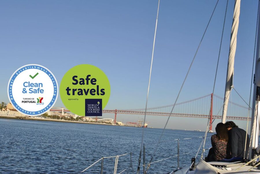 Private Romantic cruise with sparkling wine- 2-Hour- Lisbon - A private boat, not a crowded sightseeing ride