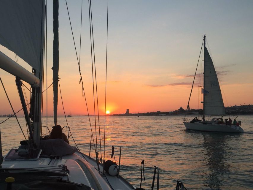 Private Romantic cruise with sparkling wine- 2-Hour- Lisbon - The best use of the cruise: proposals and milestone dates