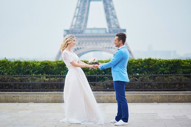 Private Romantic Photoshoot in Paris with Bouquet of Flowers - Practical details that affect your decision