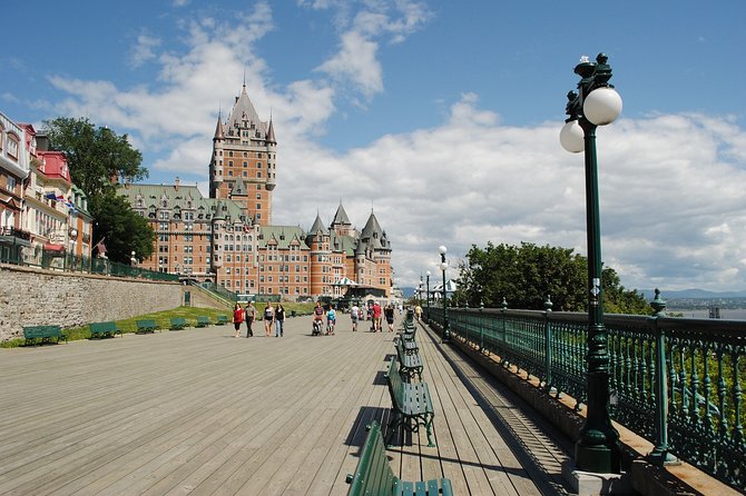 Private Romantic Stroll in Quebec Walking Tour for Couples - A short route through Quebec City’s old quarters
