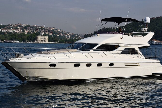 Private Yacht for Surprise Events / Birthday, Proposal, Anniversary, Party etc - The second bridge and the castle view