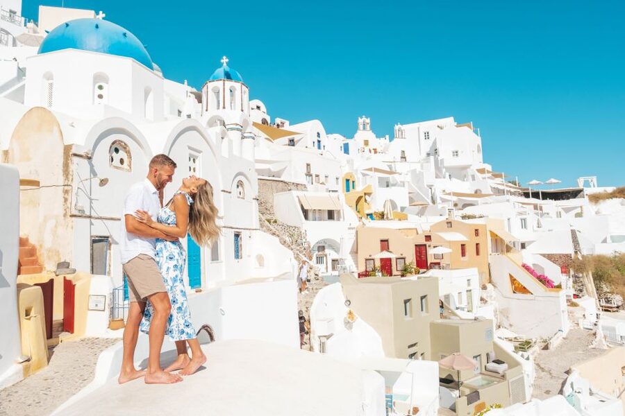 Proposal Photoshoot Santorini - Who should book this Oia photoshoot?