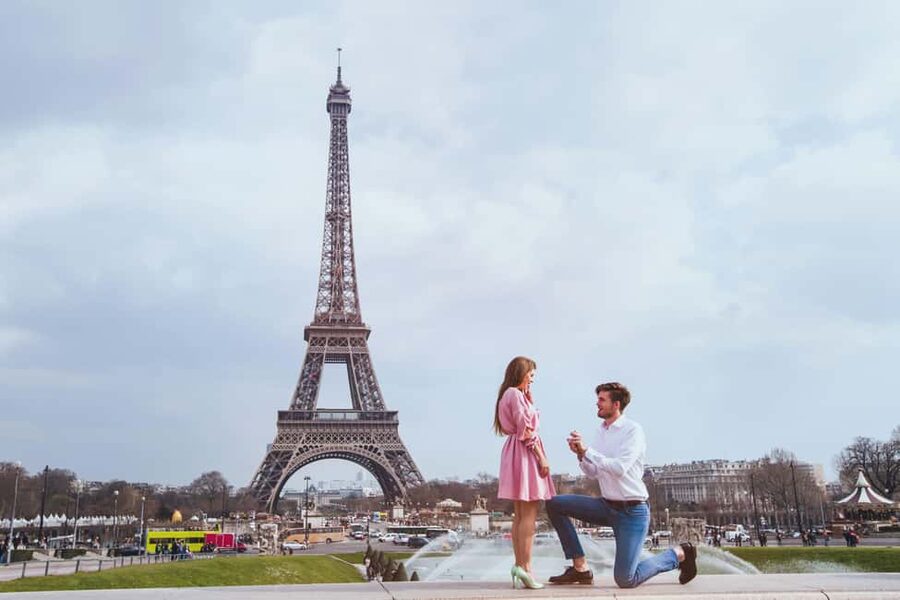 Proposal Photoshoot - Meeting at Trocadéro before the surprise