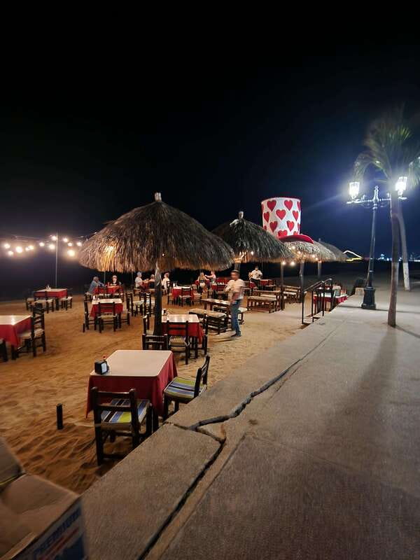 Puerto Vallarta: Malecon and Romantic Zone Nightlife Tour - A closer look at the guide experience