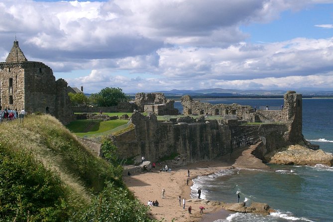 Rebels, Romance & Raisins St. Andrew's Walking Audio Tour - Cathedral stories where faith meets golf