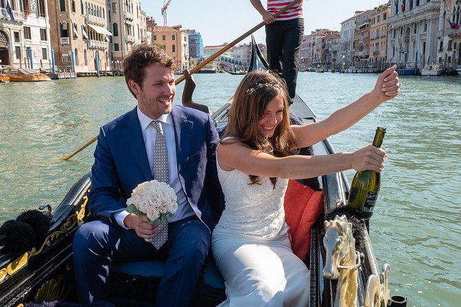 Renew your wedding vows on a romantic gondola - The ceremony itself: simple, personal, and flexible
