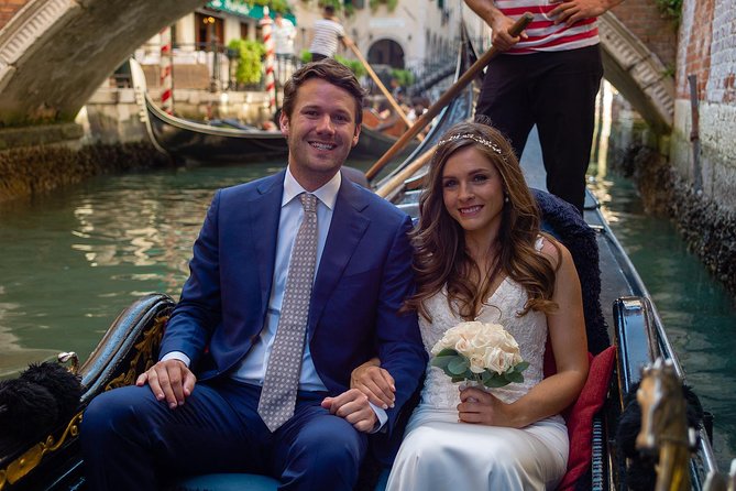 Renew your wedding vows on a romantic gondola - Timing, booking, and practical planning