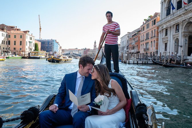 Renew your wedding vows on a romantic gondola - From the square to Traghetto Santa Maria del Giglio