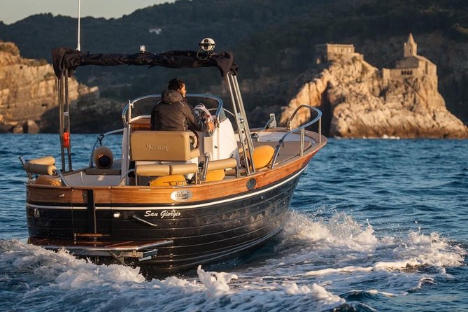 Romance in Cinque Terre: a boat trip at sunset, aperitif onboard - Why see Cinque Terre from the water?