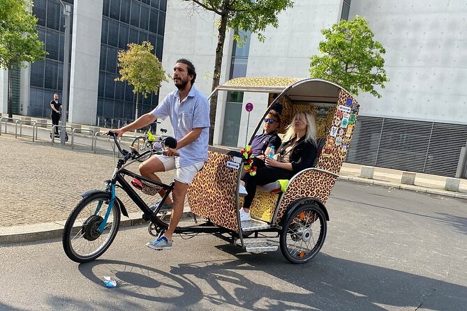 Romantic Berlin Rickshaw City and Photo Tour - incl. pick-up - Reichstag, Soviet Memorial, and Tiergarten