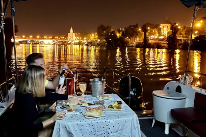 Romantic boat ride 1h (private) - Starting at Puente de San Telmo