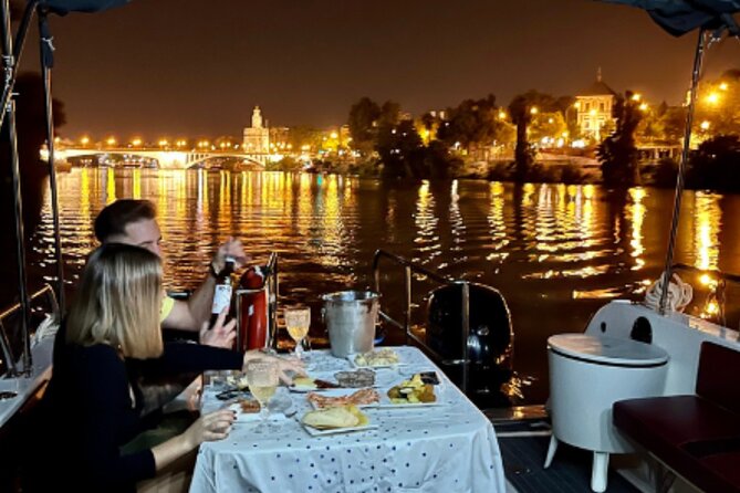 Romantic boat ride 90 min with Möet Chandon - Plaza de España from the river