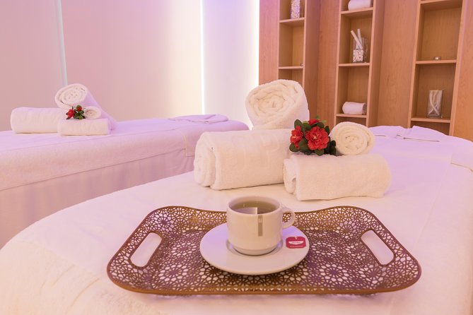 Romantic couple massage + SPA entry and private jacuzzi with cava - Key points at a glance