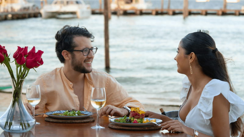 Romantic dinner in front of the sea - What the four-course dinner includes
