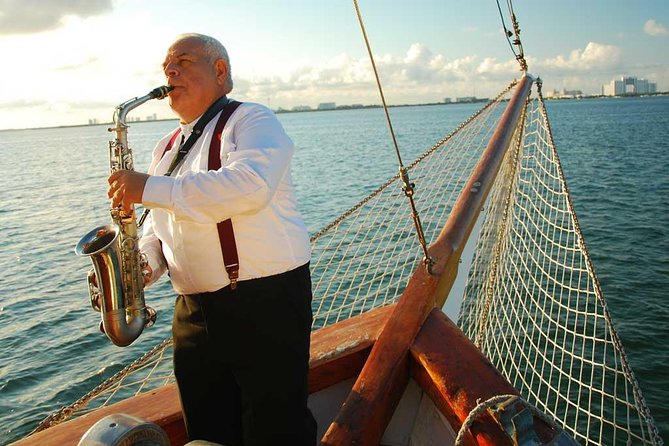 Romantic Dinner on a Spanish Galeon in Cancun - A romantic evening on Nichupte Lagoon